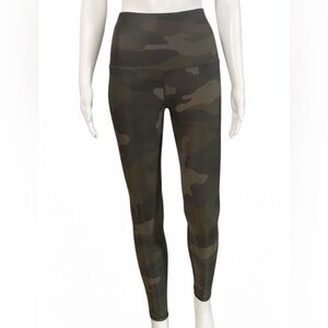 🍀🍀 High-Rise Glossy Olive Camo Leggings